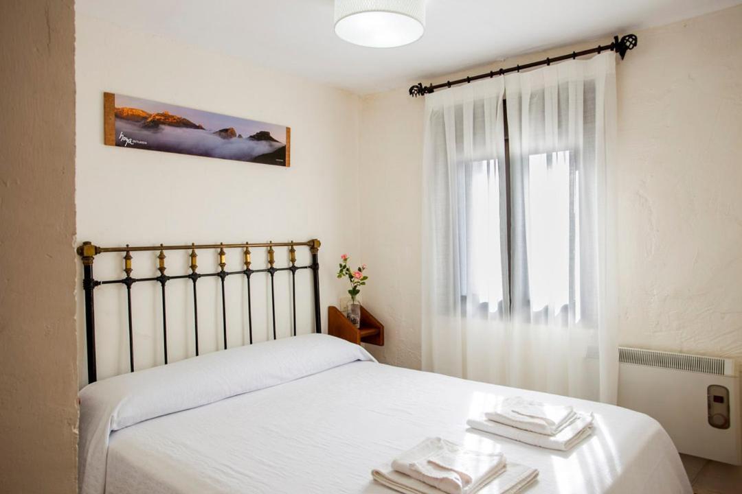 Apartamentos Casa Samper Санта-Эулалия-де-Гальего Номер фото